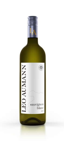 Eine Flasche Leo Aumann Sauvignon Blanc mit weißem Etikett und silbernem Verschluss.