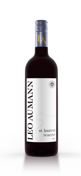 Eine Flasche Leo Aumann St. Laurent Reserve 2022 Rotwein mit weißem Etikett und Silberkappe.